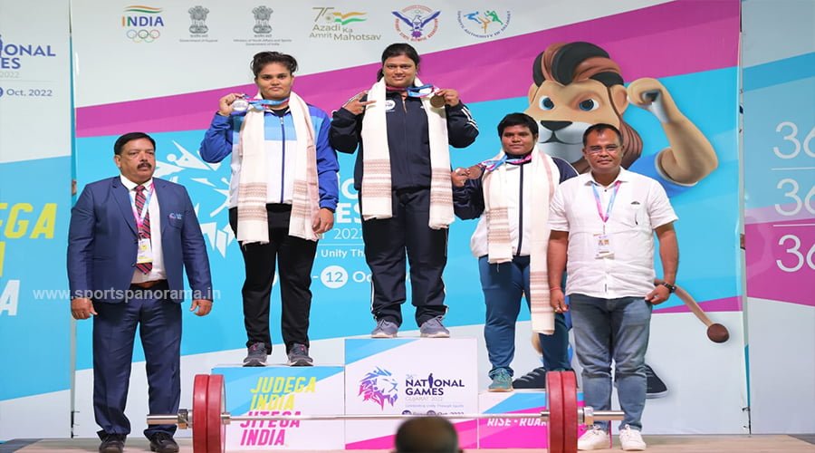 वेटलिफ्टिंग मध्ये कोमलची सोनेरी कामगिरी